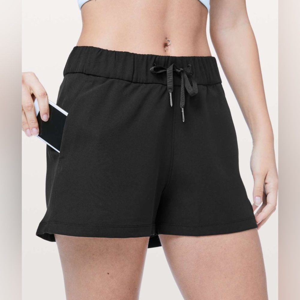 lululemon on the fly Black Athletic Shorts size 4